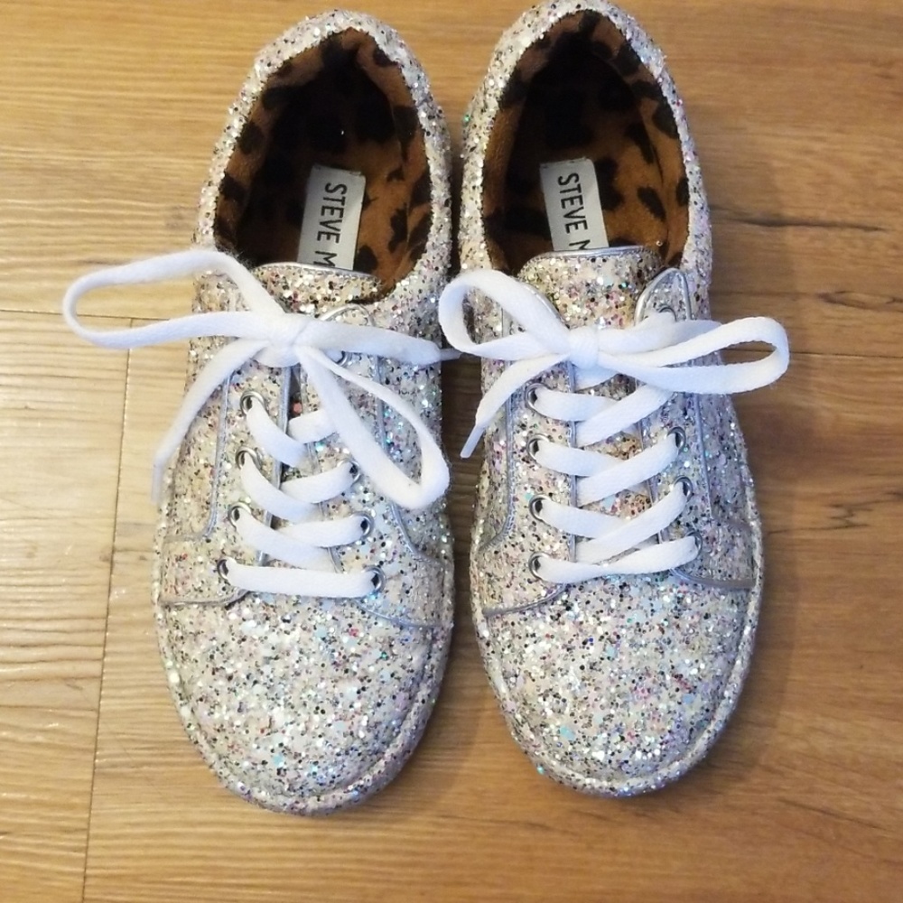👾Steve Madden Girls sparkle sneaker